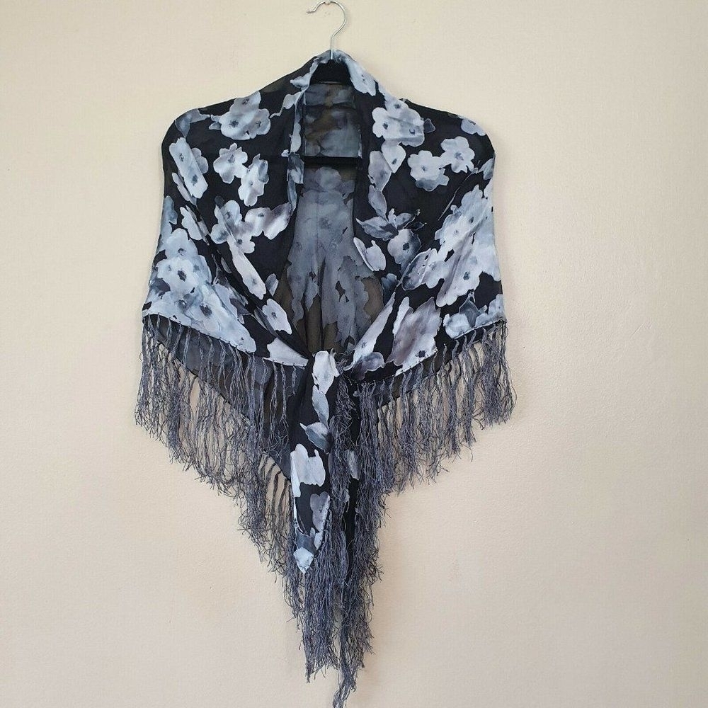 Women's shawl, summer, light size 35x35 - Picture 2 of 4